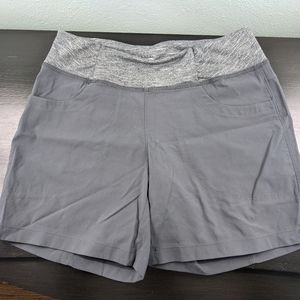 2/25 🌹Mountain Hardwear short